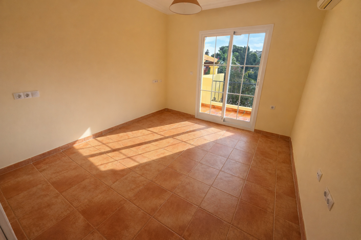 Image No.14-4 Bed Property for sale