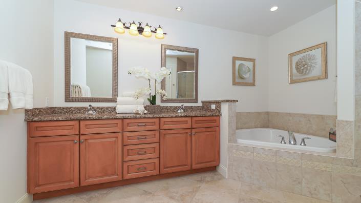 Image No.24-3 Bed Condo for sale