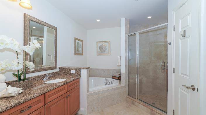 Image No.25-3 Bed Condo for sale