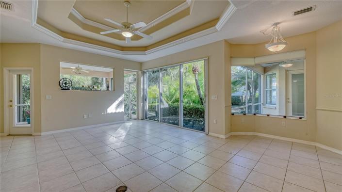 Image No.9-4 Bed House for sale