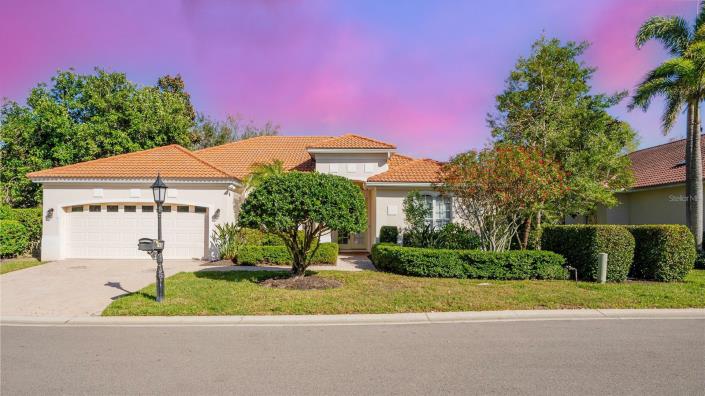 Image No.1-4 Bed House for sale