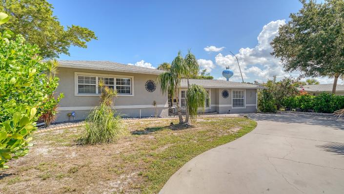 Image No.1-4 Bed House for sale