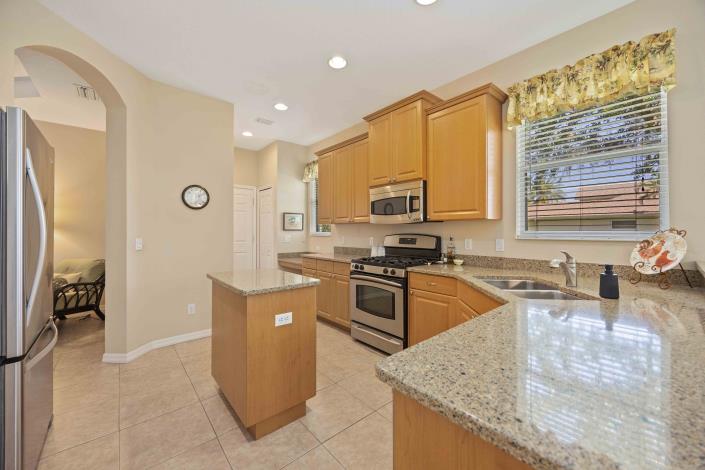 Image No.5-2 Bed House for sale