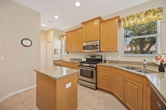 Image No.6-2 Bed House for sale