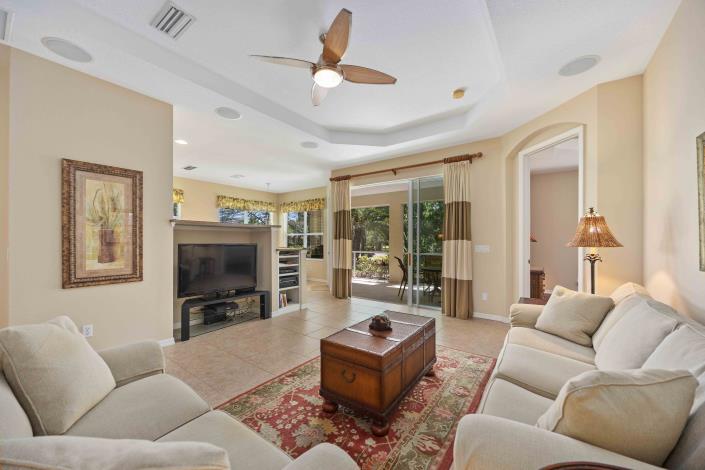 Image No.12-2 Bed House for sale