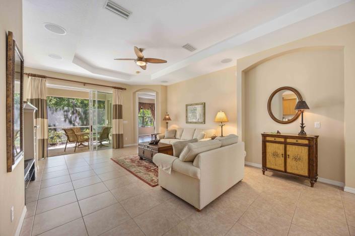 Image No.13-2 Bed House for sale