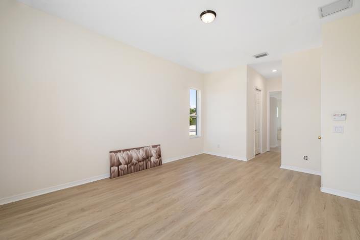 Image No.56-4 Bed House for sale