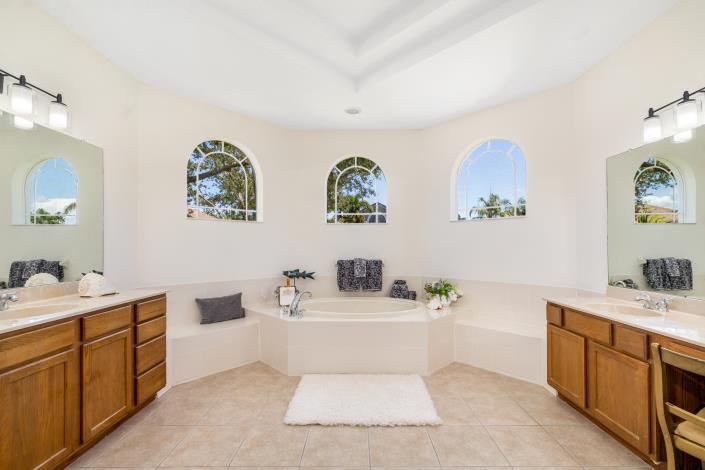 Image No.61-4 Bed House for sale