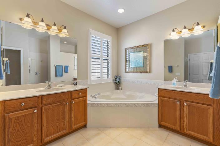 Image No.38-3 Bed House for sale