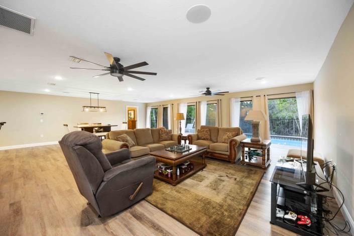 Image No.8-3 Bed House for sale