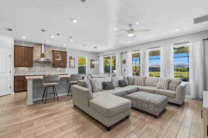 Image No.15-4 Bed House for sale