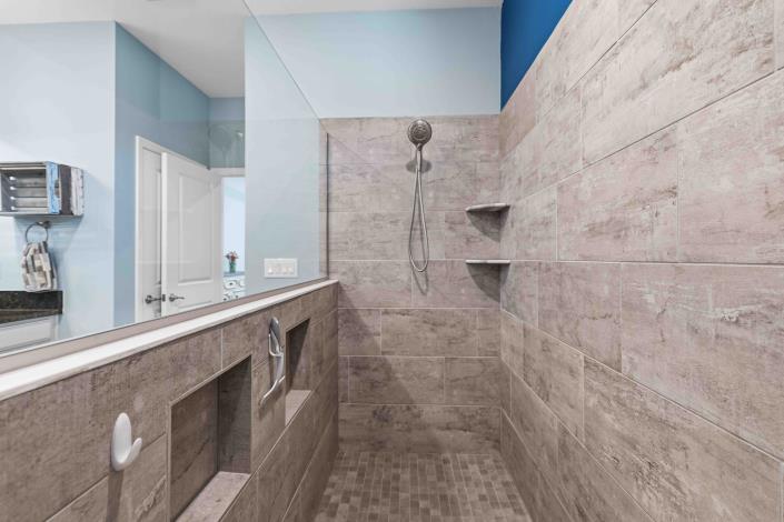 Image No.20-4 Bed House for sale