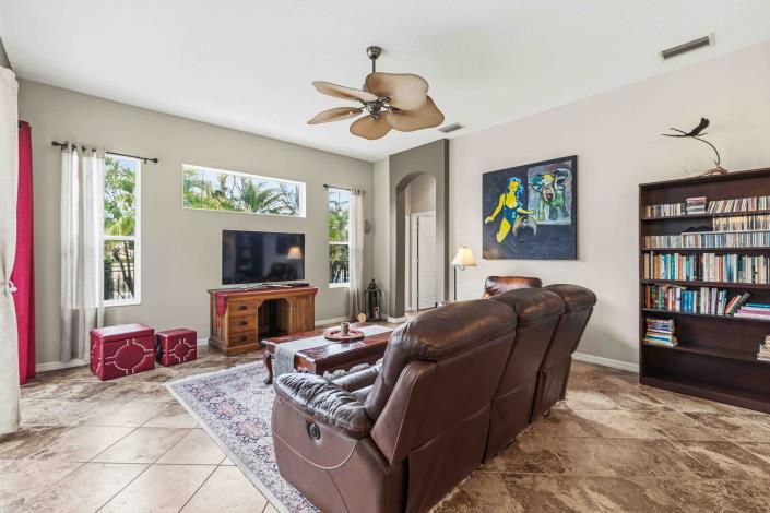 Image No.13-4 Bed House for sale