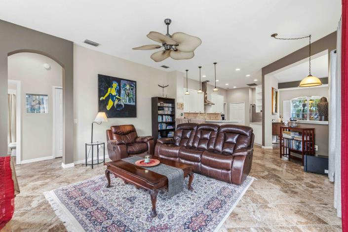 Image No.15-4 Bed House for sale