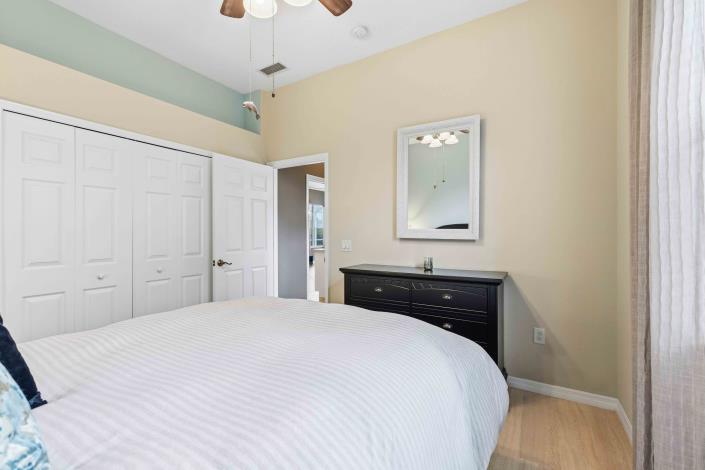 Image No.20-4 Bed House for sale