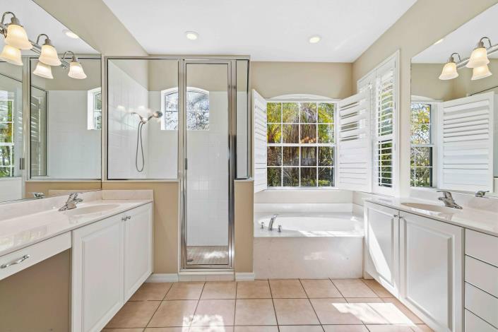 Image No.29-4 Bed House for sale