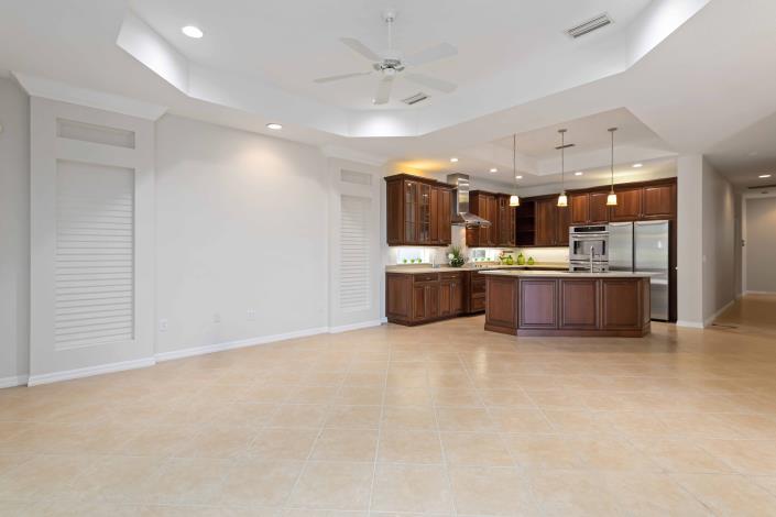 Image No.10-3 Bed House for sale