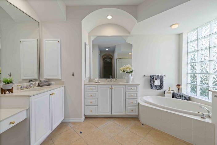 Image No.24-3 Bed House for sale