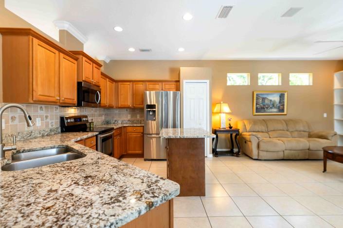 Image No.11-3 Bed House for sale