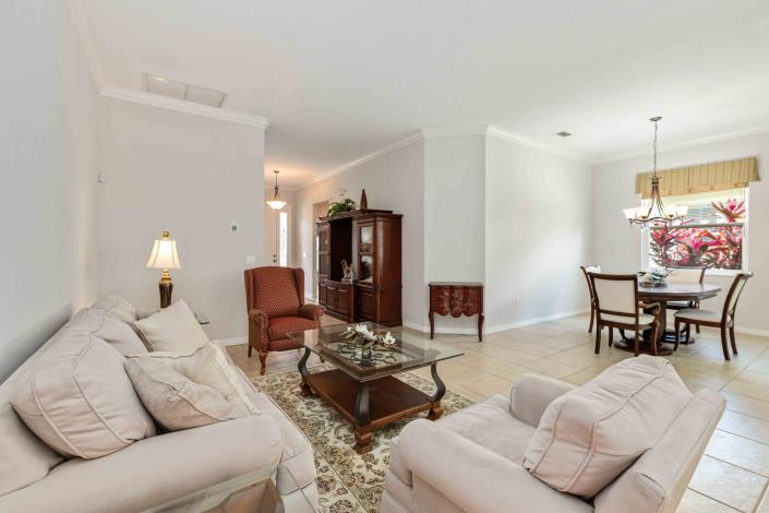 Image No.11-3 Bed House for sale