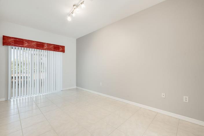 Image No.8-2 Bed Townhouse for sale