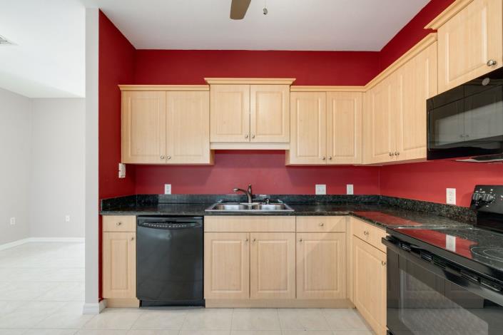 Image No.12-2 Bed Townhouse for sale