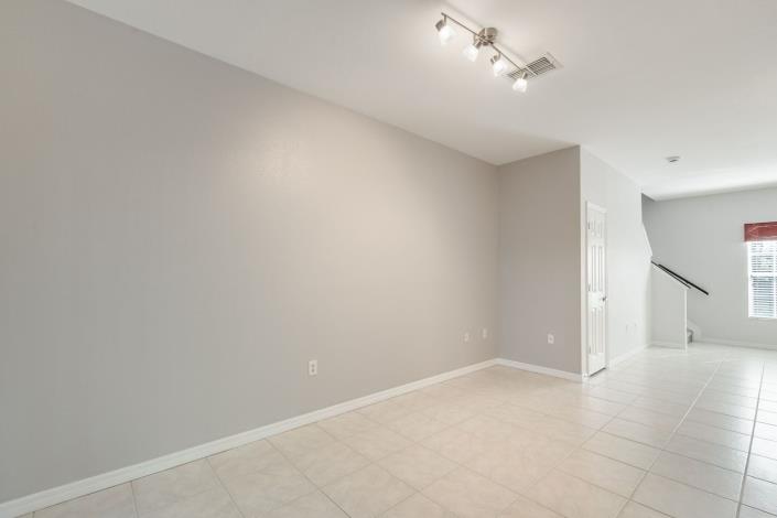 Image No.13-2 Bed Townhouse for sale