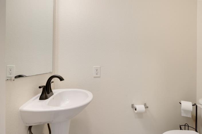 Image No.15-2 Bed Townhouse for sale