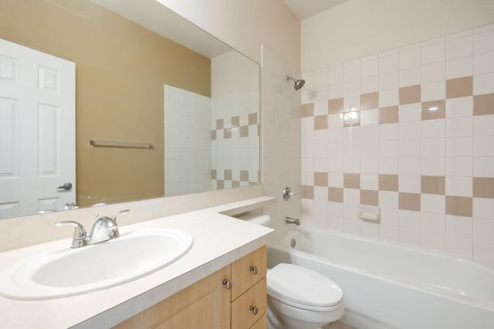 Image No.19-2 Bed Townhouse for sale