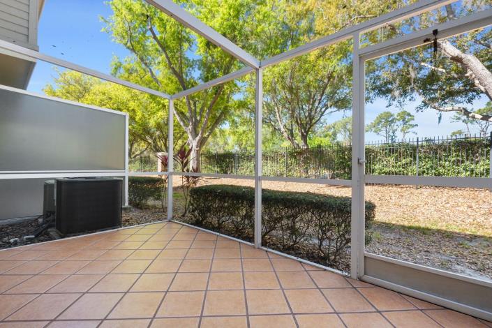 Image No.26-2 Bed Townhouse for sale