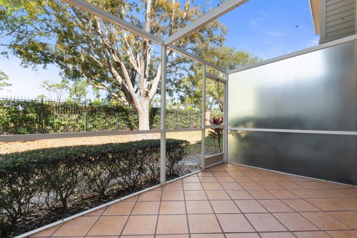 Image No.28-2 Bed Townhouse for sale