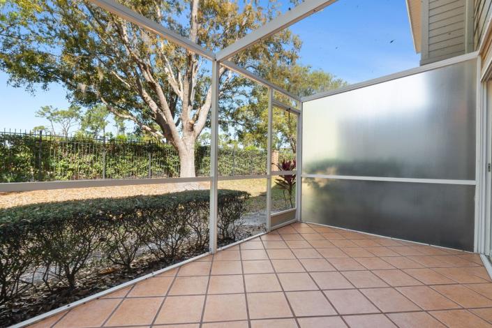 Image No.29-2 Bed Townhouse for sale