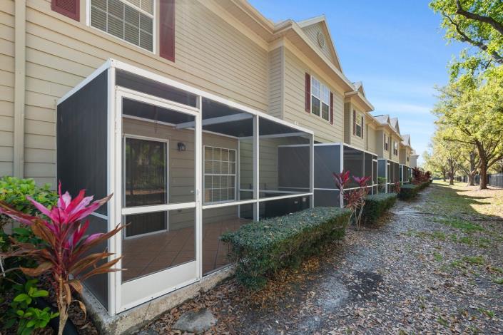 Image No.35-2 Bed Townhouse for sale