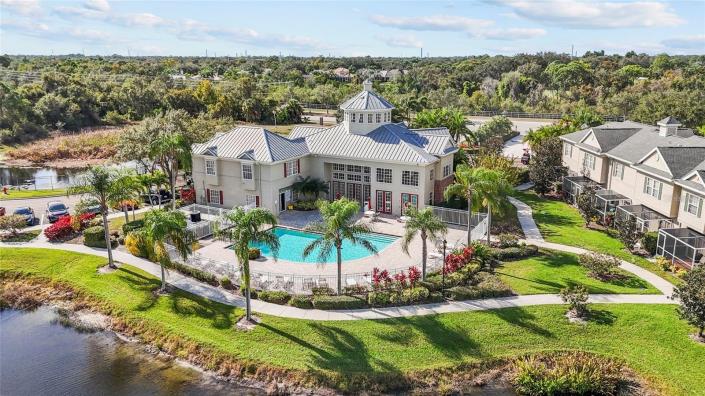 Image No.38-2 Bed Townhouse for sale