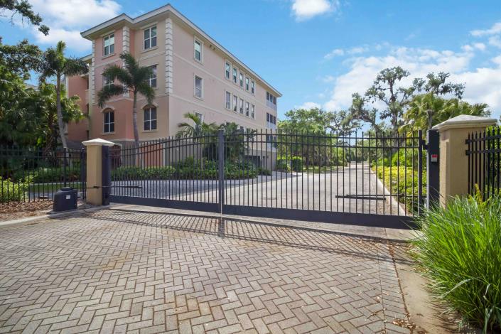 Image No.5-3 Bed Condo for sale