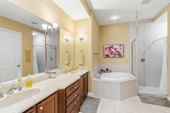 Image No.16-3 Bed Condo for sale