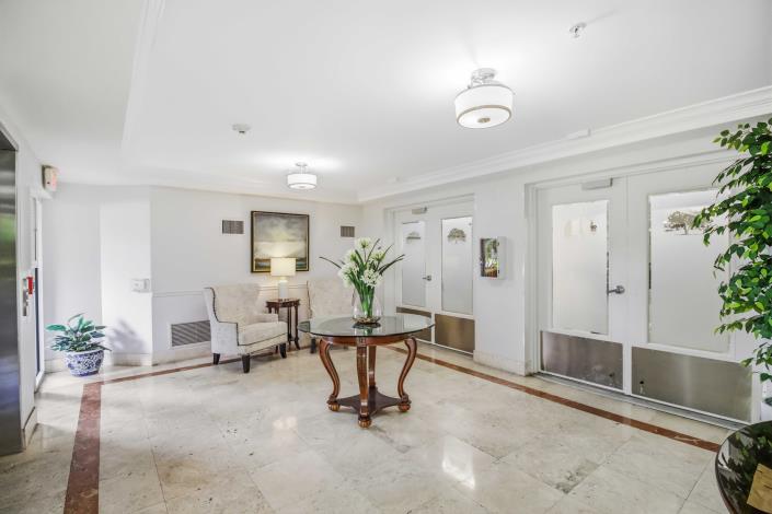 Image No.21-3 Bed Condo for sale