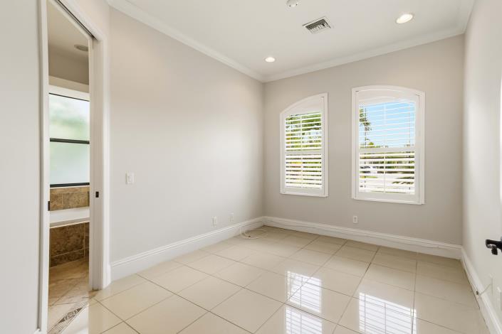 Image No.25-4 Bed House for sale