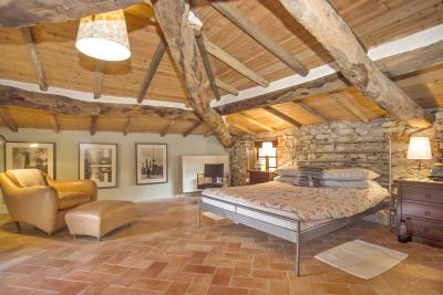 11---Borgo-Puccini---Casa-Grande---Master-Bedroom