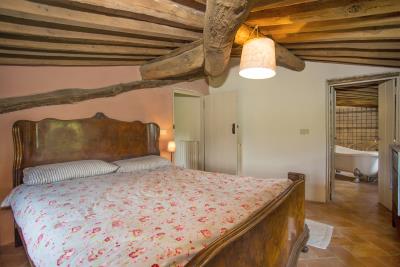 13---Borgo-Puccini---Casa-Grande---Guest-Bedroom