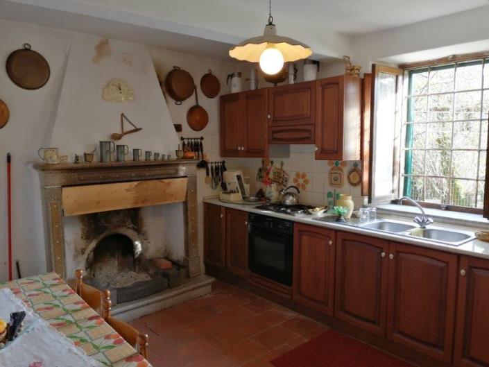Image No.1-6 Bed House for sale