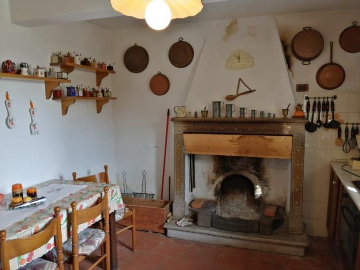 Image No.2-6 Bed House for sale