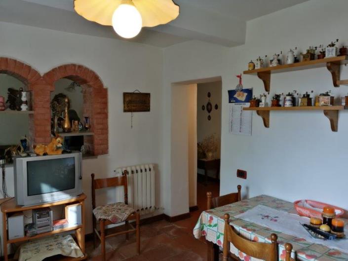 Image No.8-6 Bed House for sale