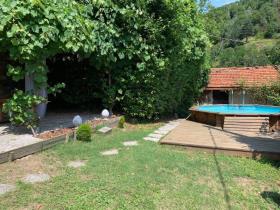 Photo 0