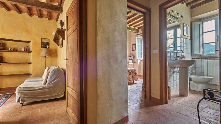 Image No.20-4 Bed House for sale