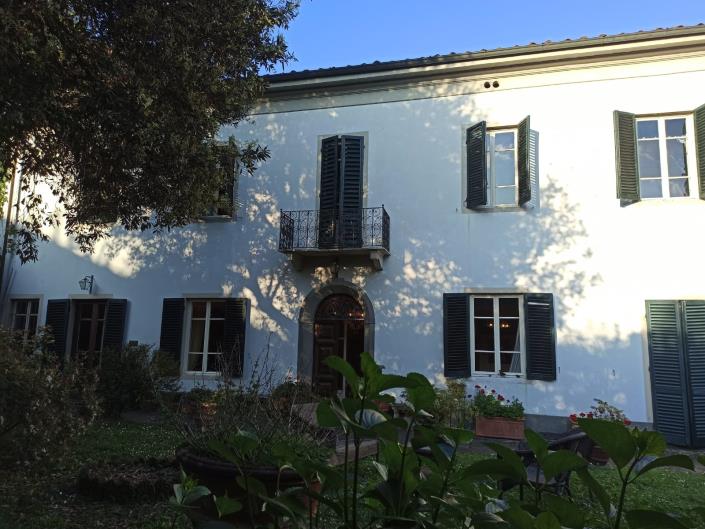 Image No.1-6 Bed Villa for sale