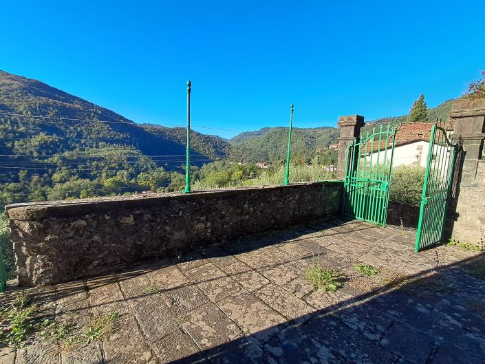 Image No.2-5 Bed House for sale