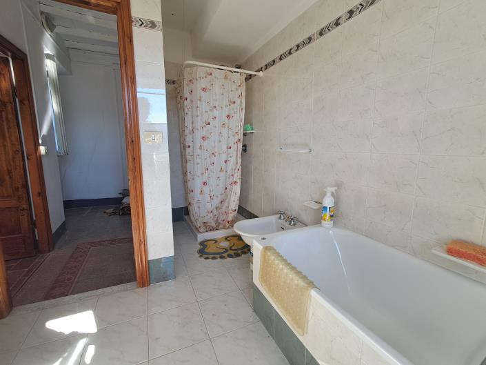 Image No.24-3 Bed House for sale