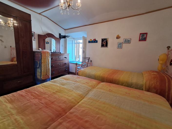 Image No.12-3 Bed House for sale