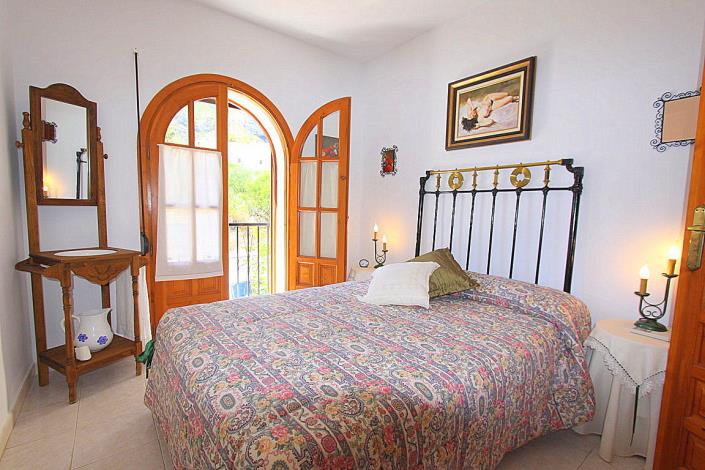 Image No.14-3 Bed Townhouse for sale